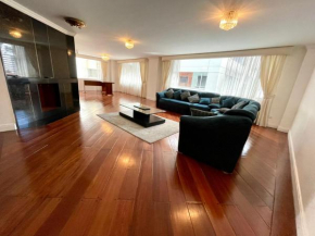 EXECUTIVE SUITES
